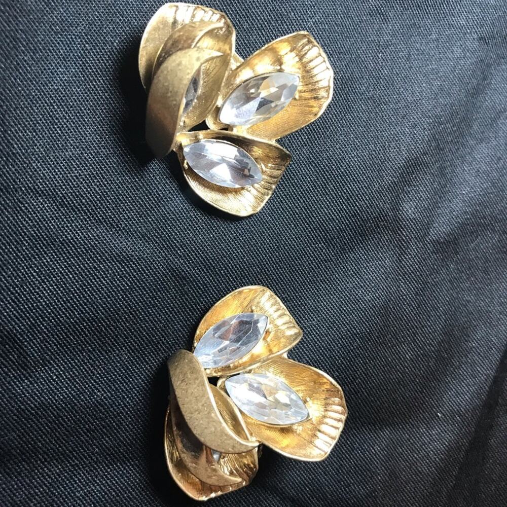 Earring clips flower gem golden vintage